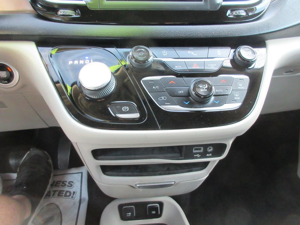 2019 Chrysler Pacifica Image 22
