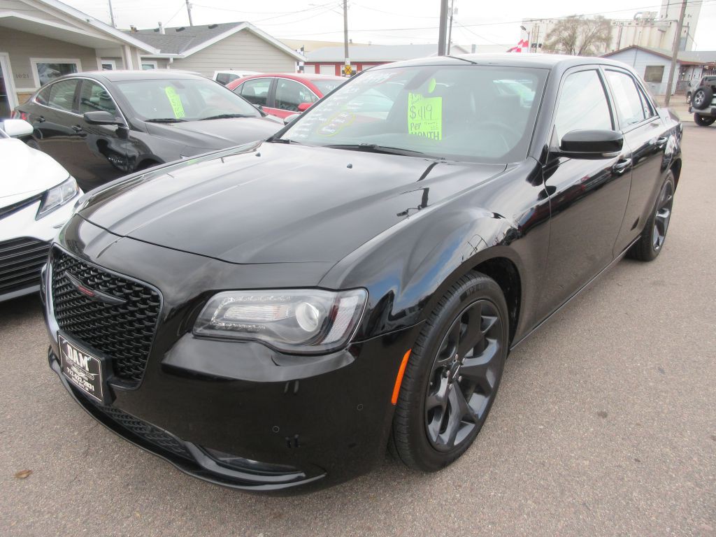 2023 Chrysler 300 Image 1
