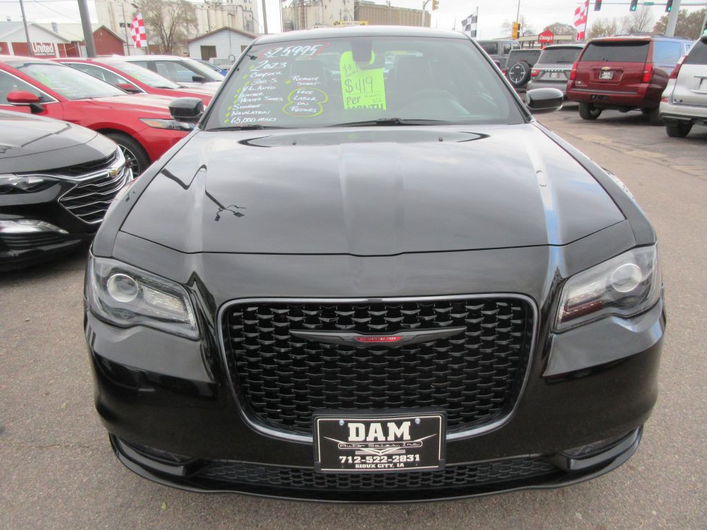 2023 Chrysler 300 Image 7