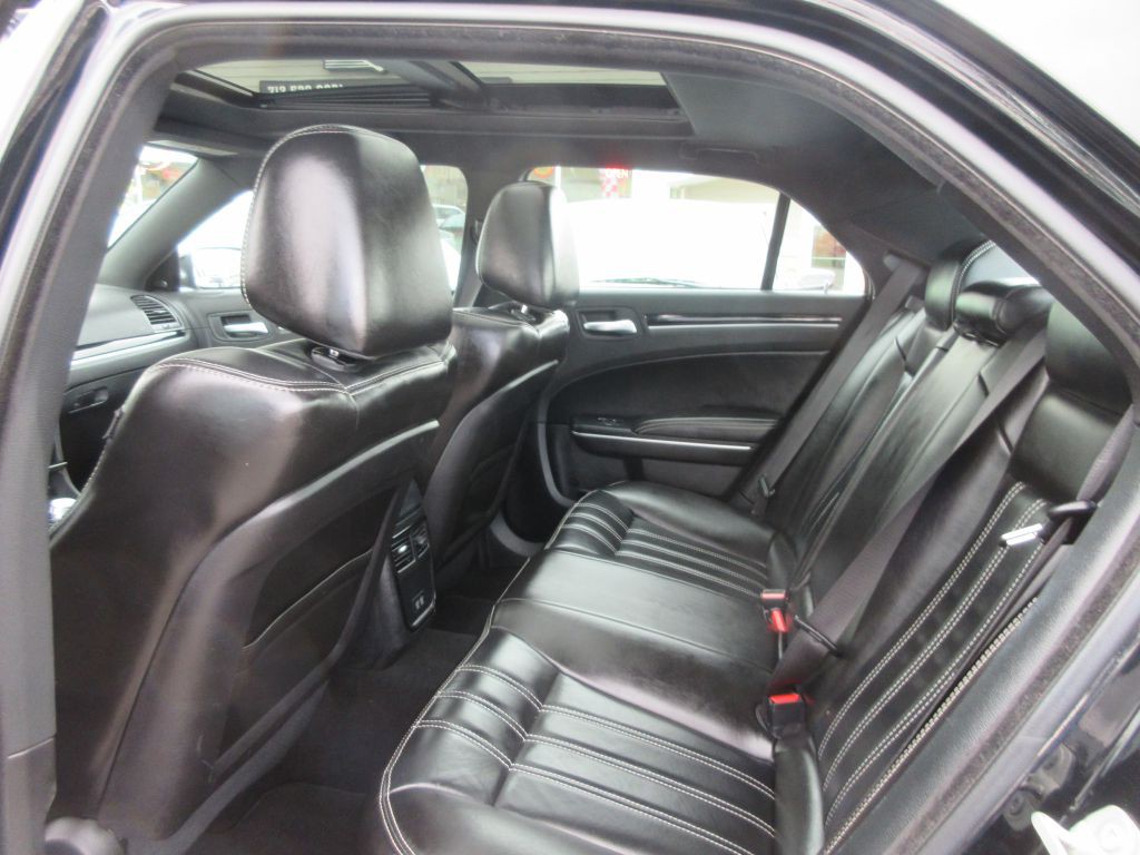 2023 Chrysler 300 Image 9