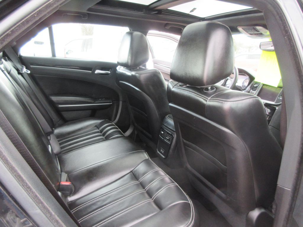 2023 Chrysler 300 Image 10