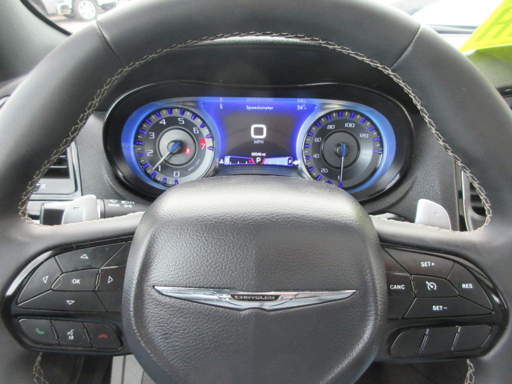 2023 Chrysler 300 Image 12