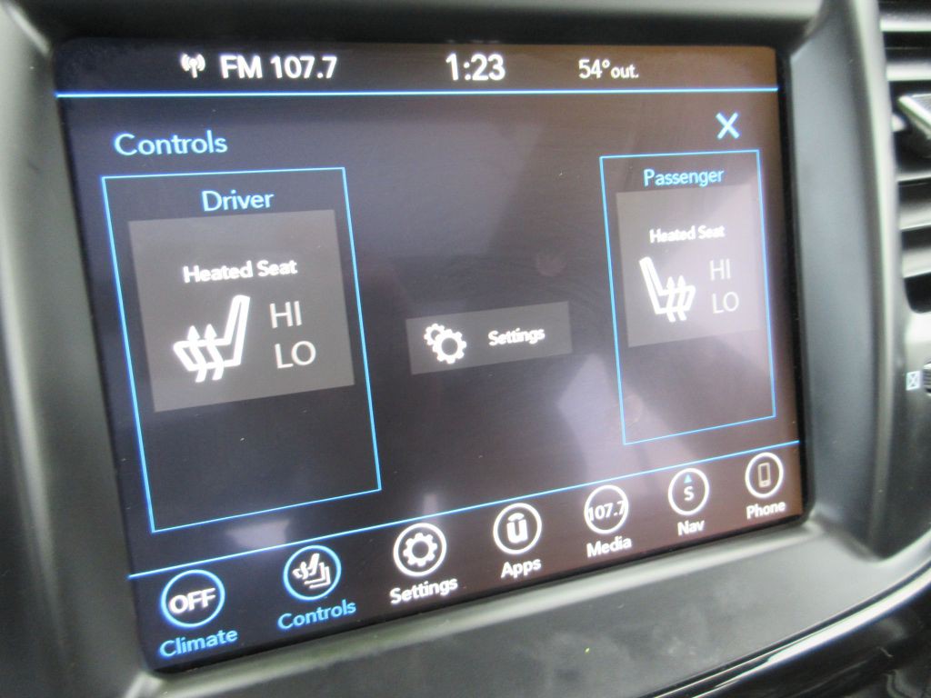 2023 Chrysler 300 Image 14