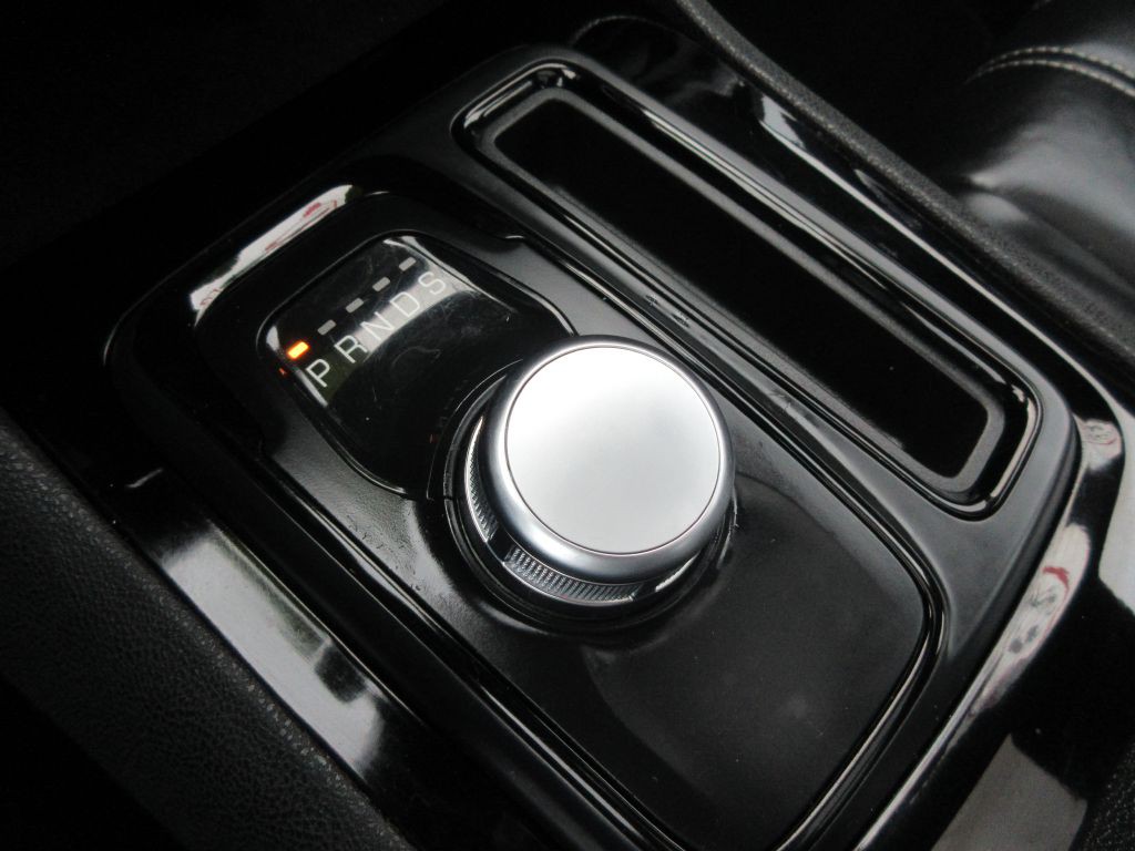 2023 Chrysler 300 Image 15