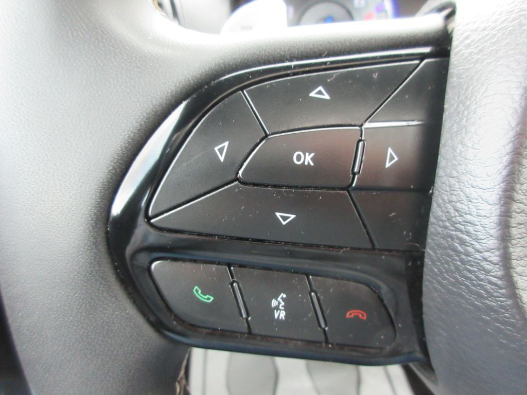 2023 Chrysler 300 Image 16