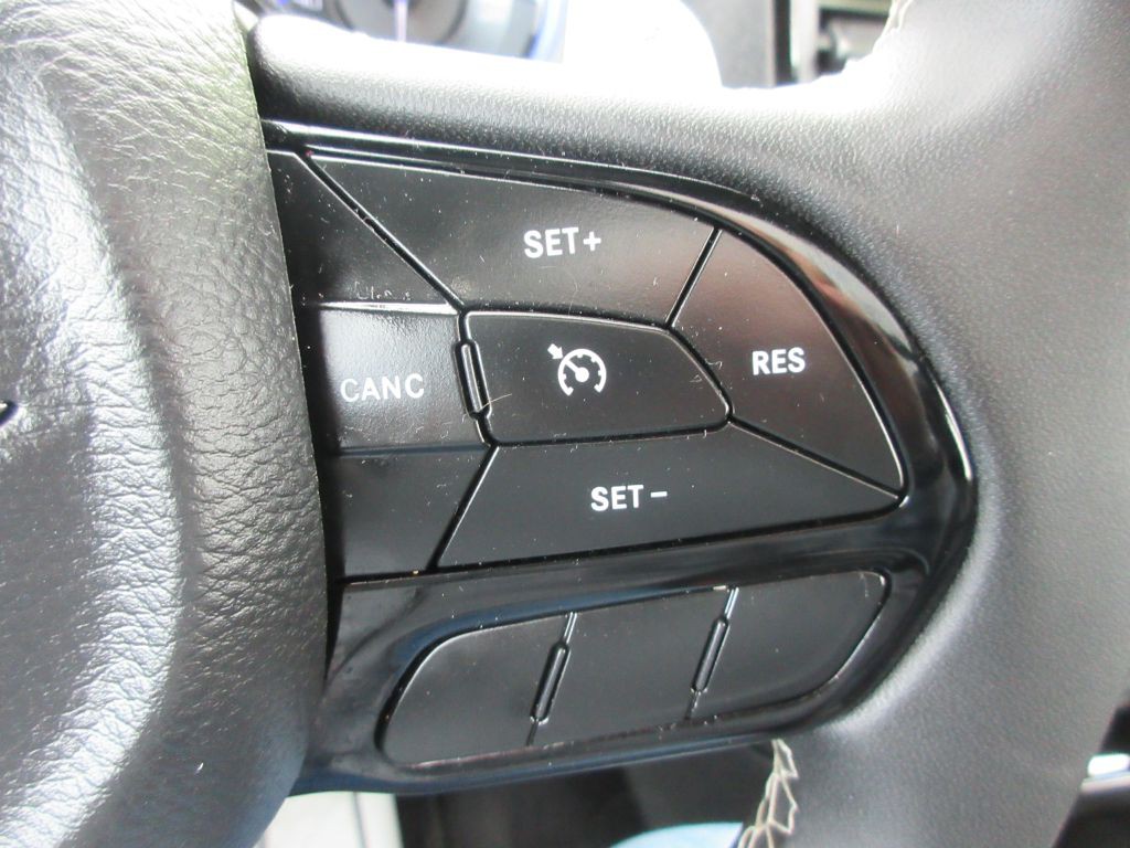 2023 Chrysler 300 Image 17