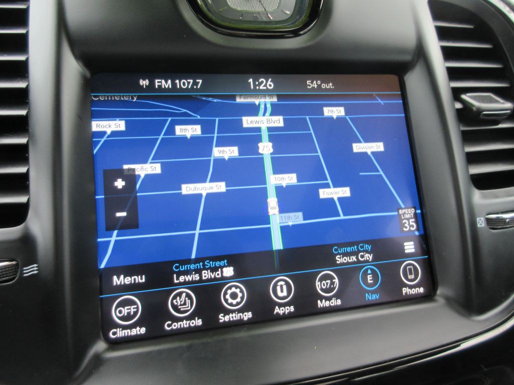 2023 Chrysler 300 Image 18