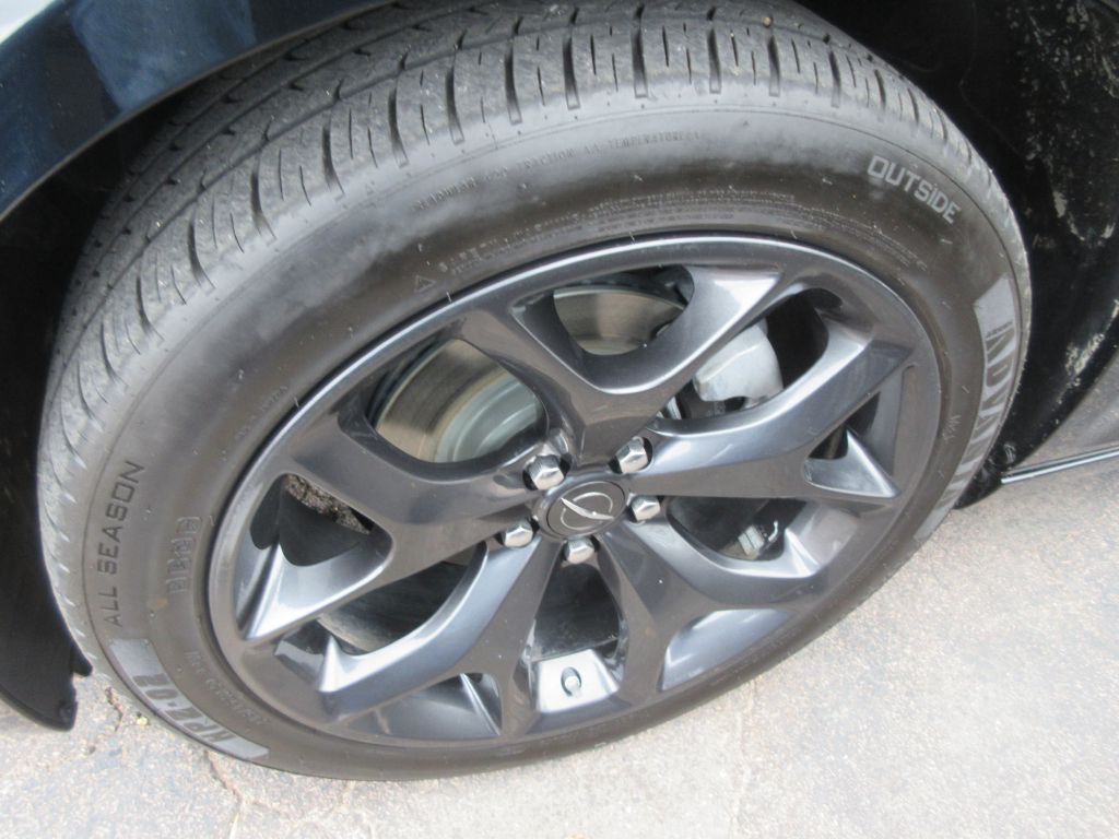 2023 Chrysler 300 Image 19