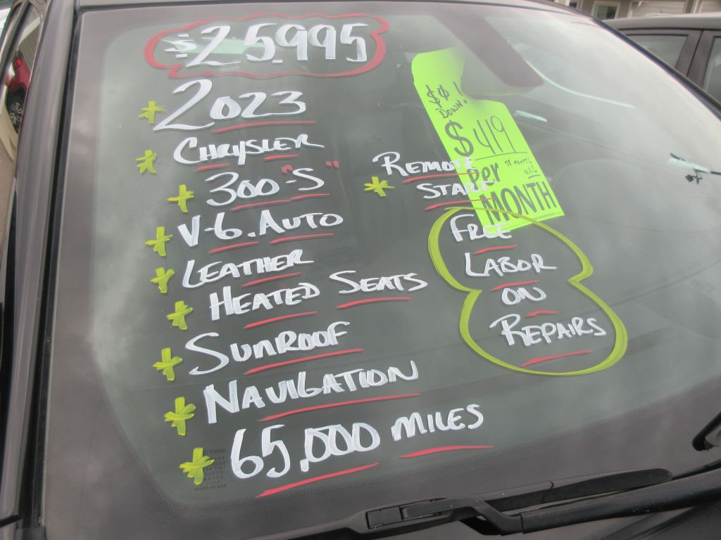 2023 Chrysler 300 Image 20