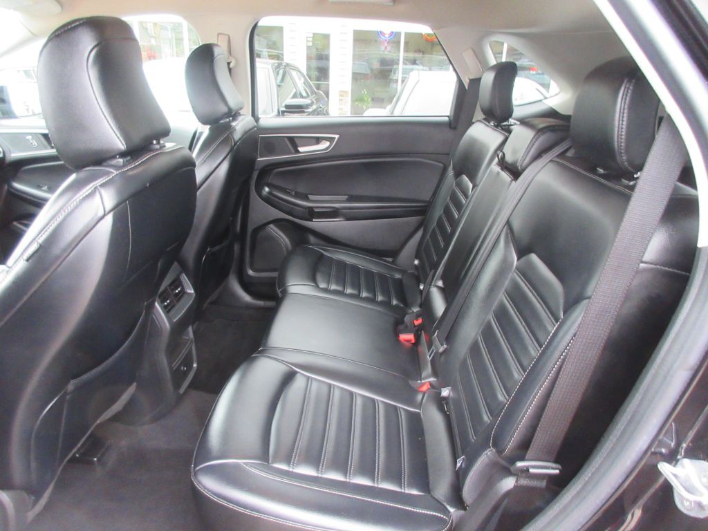 2023 Ford Edge Image 9