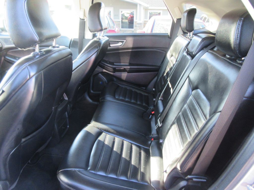 2023 Ford Edge Image 9