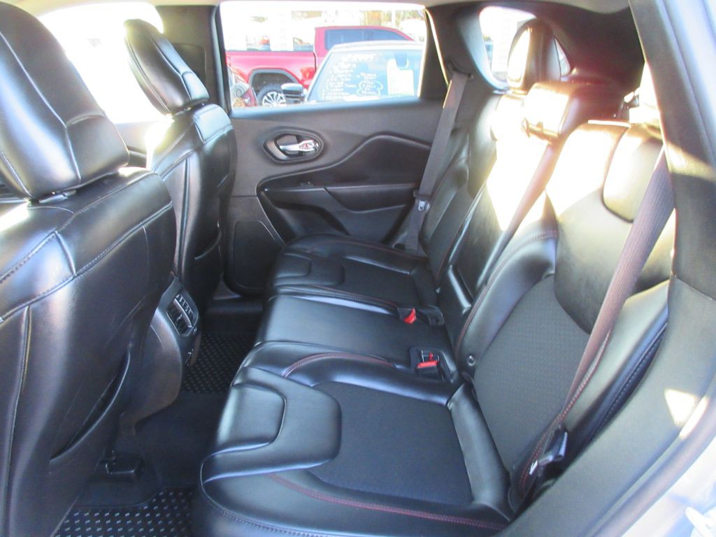 2019 Jeep Cherokee Image 9