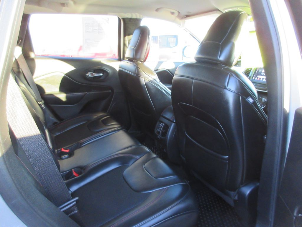 2019 Jeep Cherokee Image 10