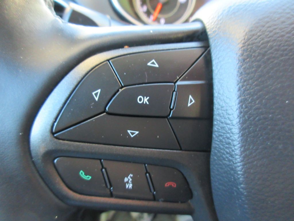 2019 Jeep Cherokee Image 16