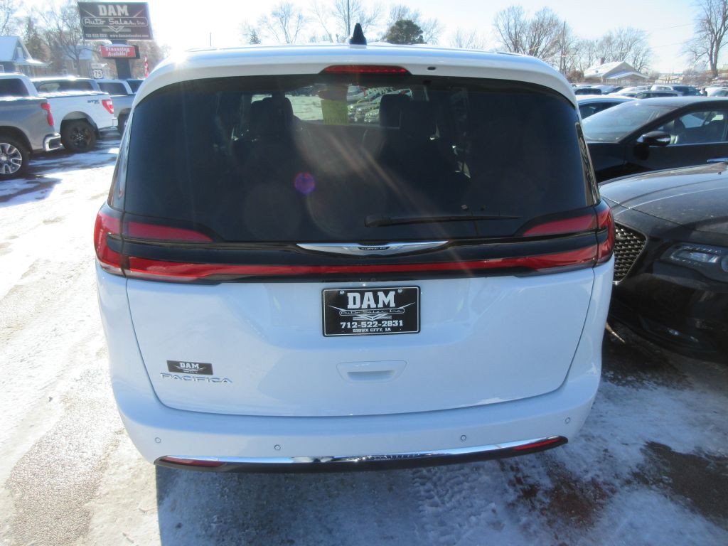 2024 Chrysler Pacifica Image 4