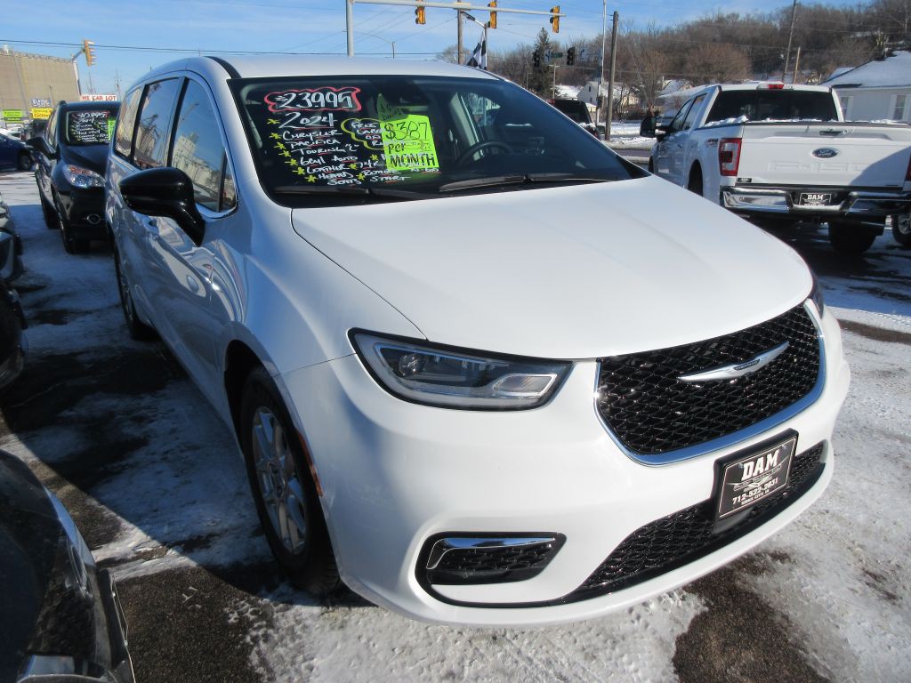 2024 Chrysler Pacifica Image 6