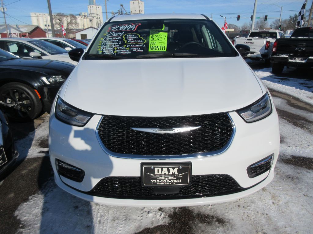 2024 Chrysler Pacifica Image 7