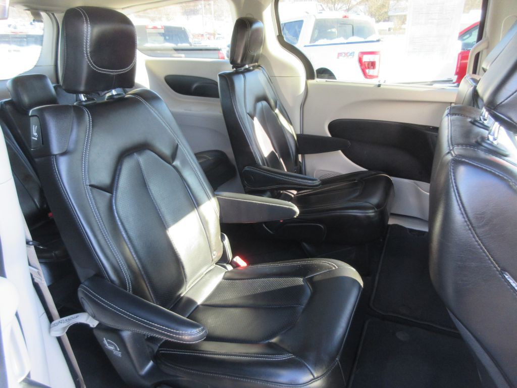 2024 Chrysler Pacifica Image 11