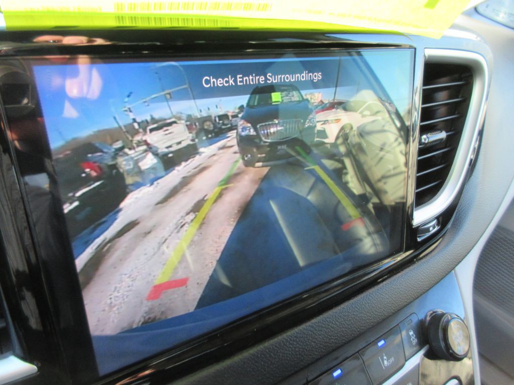 2024 Chrysler Pacifica Image 14