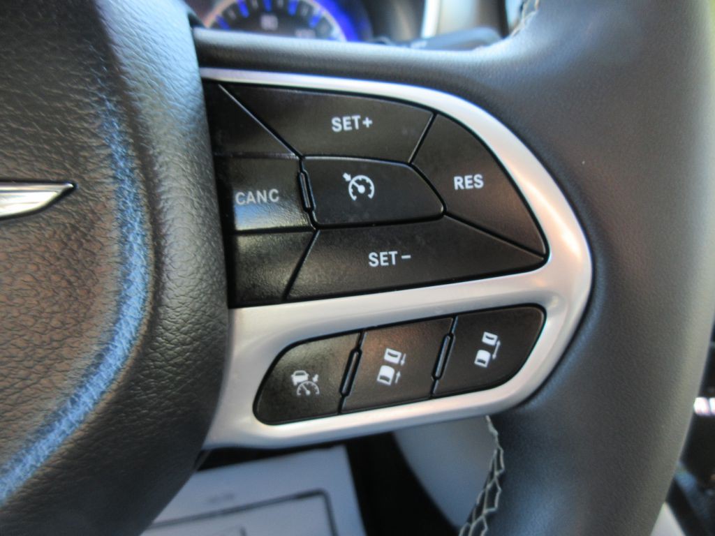 2024 Chrysler Pacifica Image 17