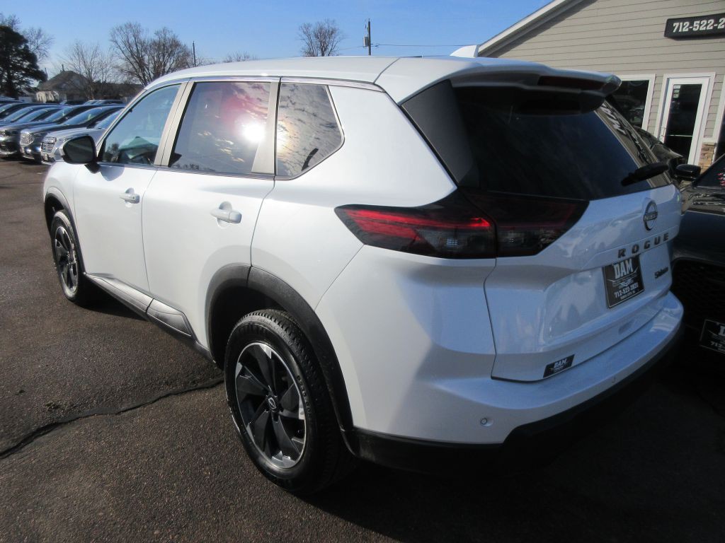 2024 Nissan Rogue Image 3