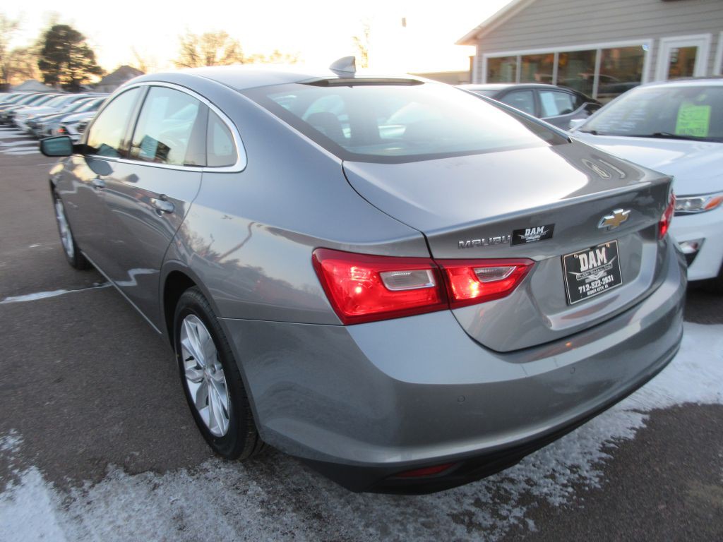 2025 Chevrolet Malibu Image 3