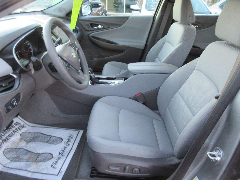 2025 Chevrolet Malibu Image 8