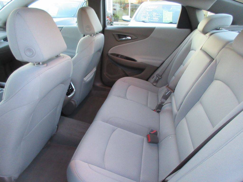 2025 Chevrolet Malibu Image 9