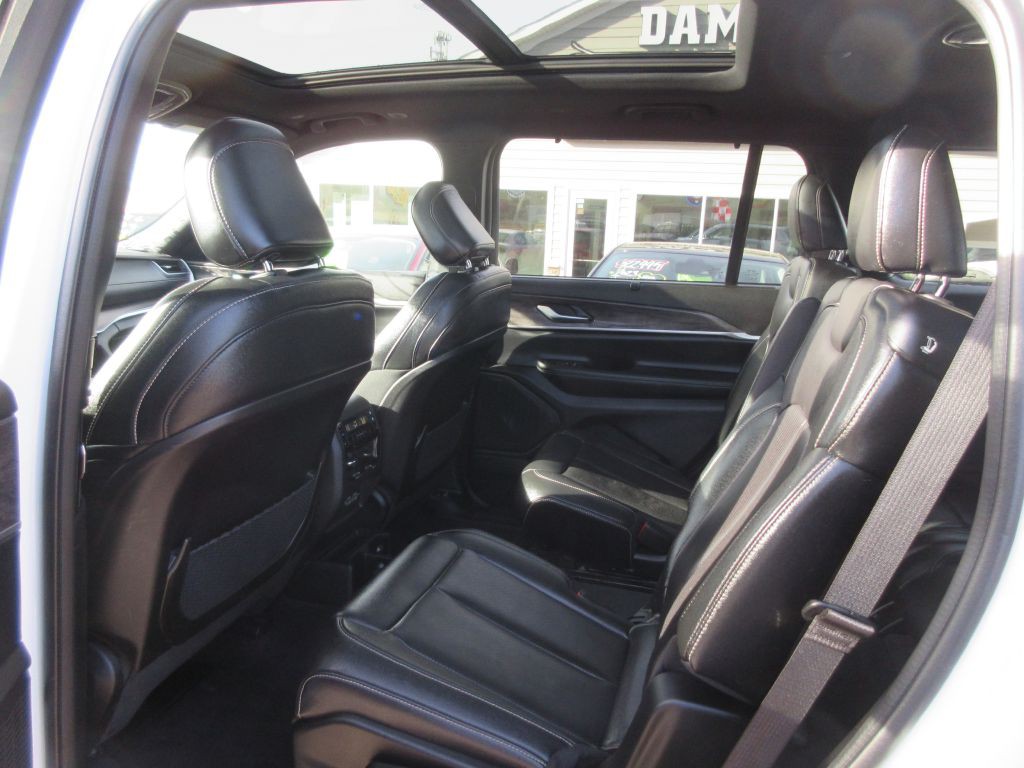 2024 Jeep Grand Cherokee Image 9