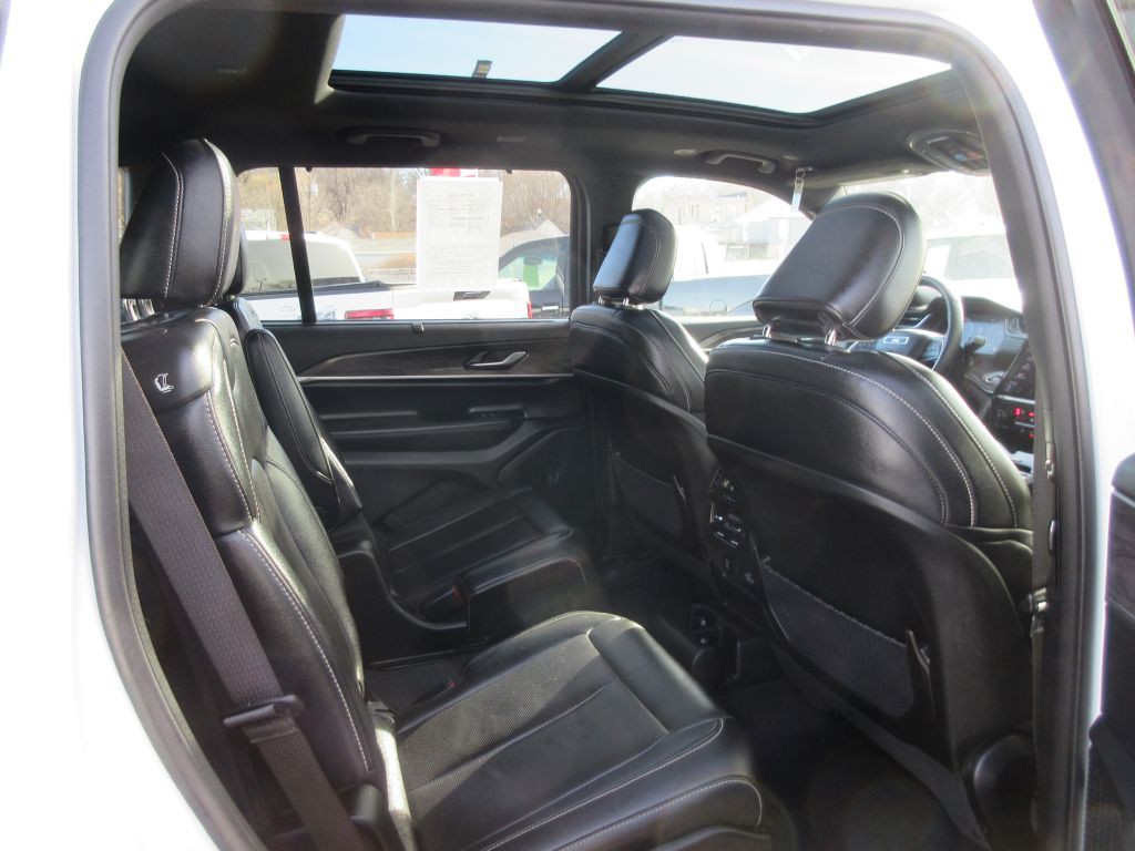 2024 Jeep Grand Cherokee Image 11