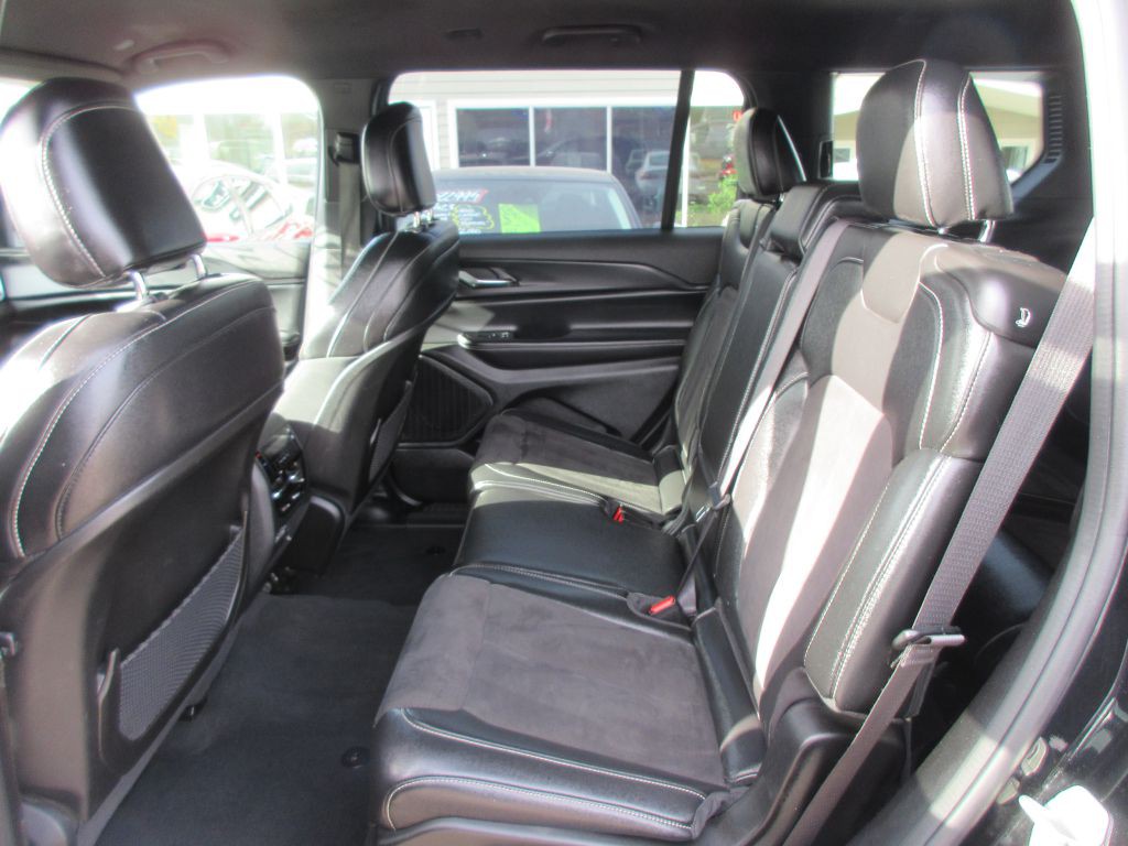 2024 Jeep Grand Cherokee Image 9