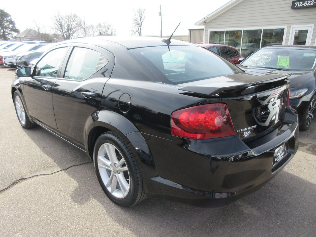 2014 Dodge Avenger Image 3