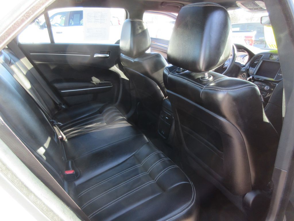 2023 Chrysler 300 Image 10