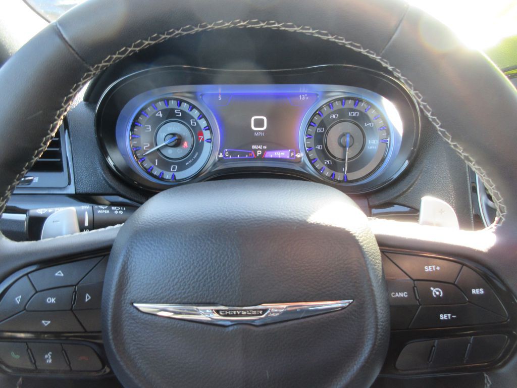 2023 Chrysler 300 Image 12