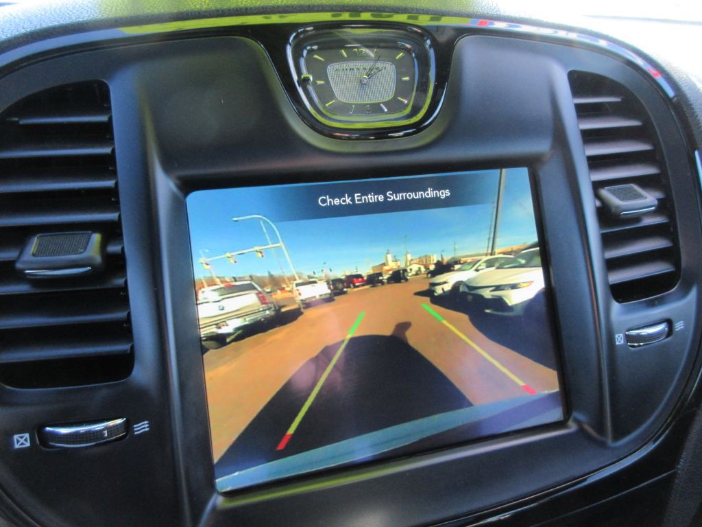 2023 Chrysler 300 Image 13