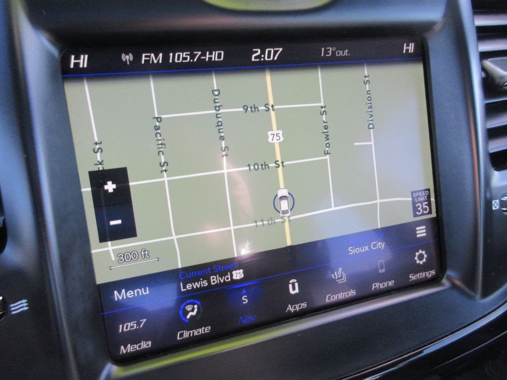 2023 Chrysler 300 Image 15