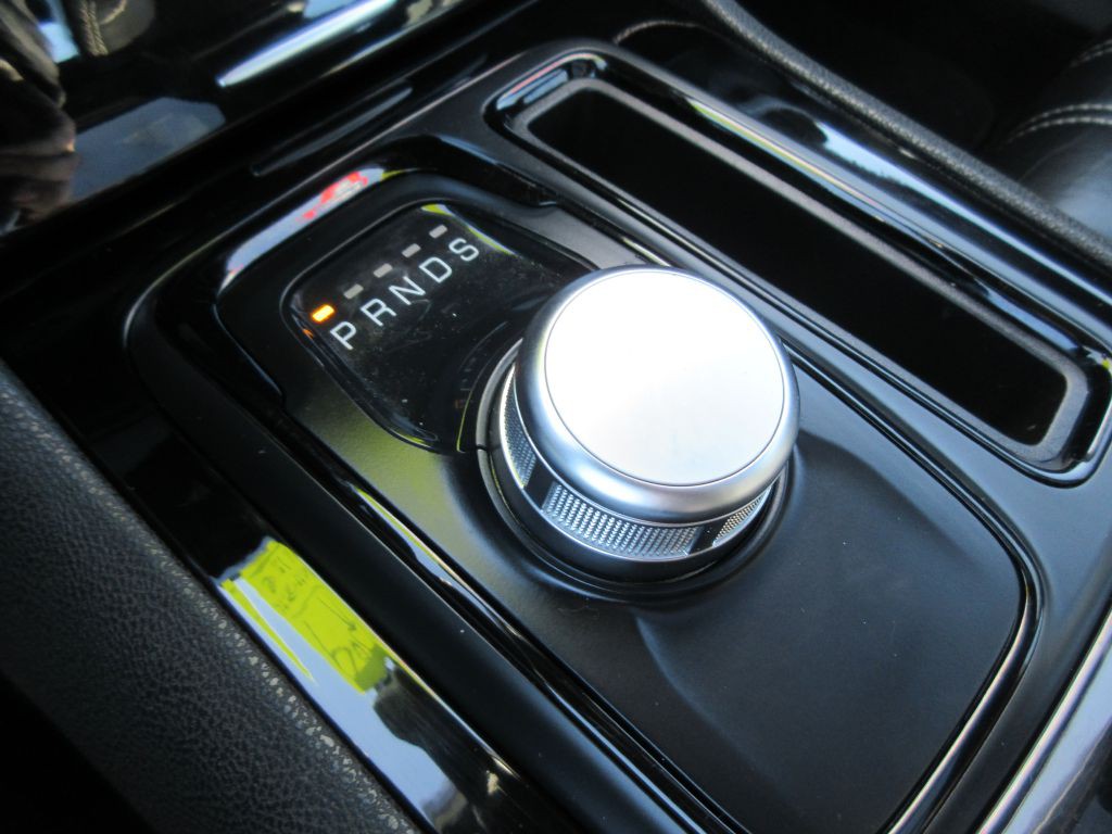 2023 Chrysler 300 Image 16