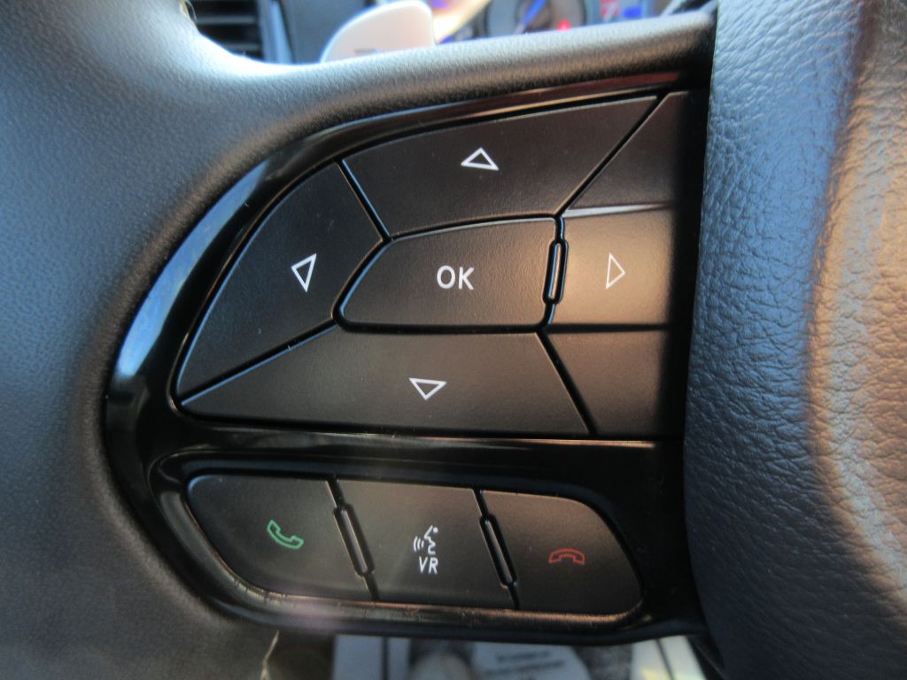 2023 Chrysler 300 Image 17