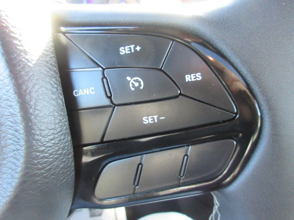 2023 Chrysler 300 Image 18