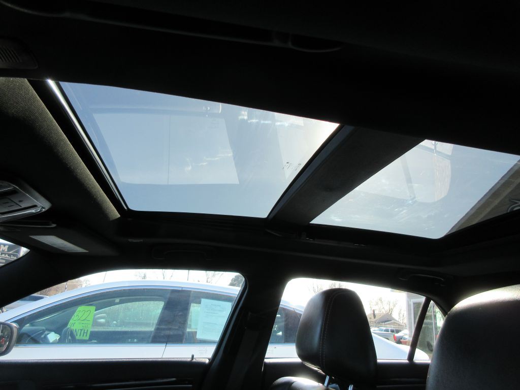 2023 Chrysler 300 Image 19