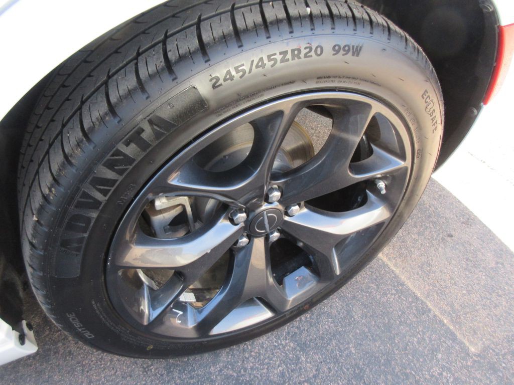 2023 Chrysler 300 Image 20