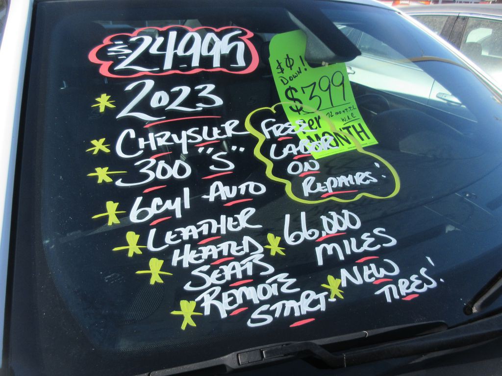 2023 Chrysler 300 Image 21