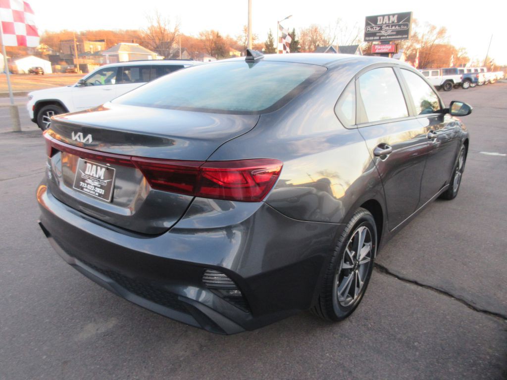 2024 Kia Forte Image 5