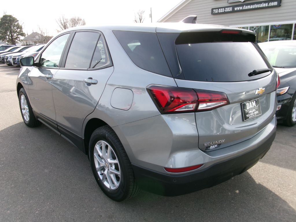 2023 Chevrolet Equinox Image 3