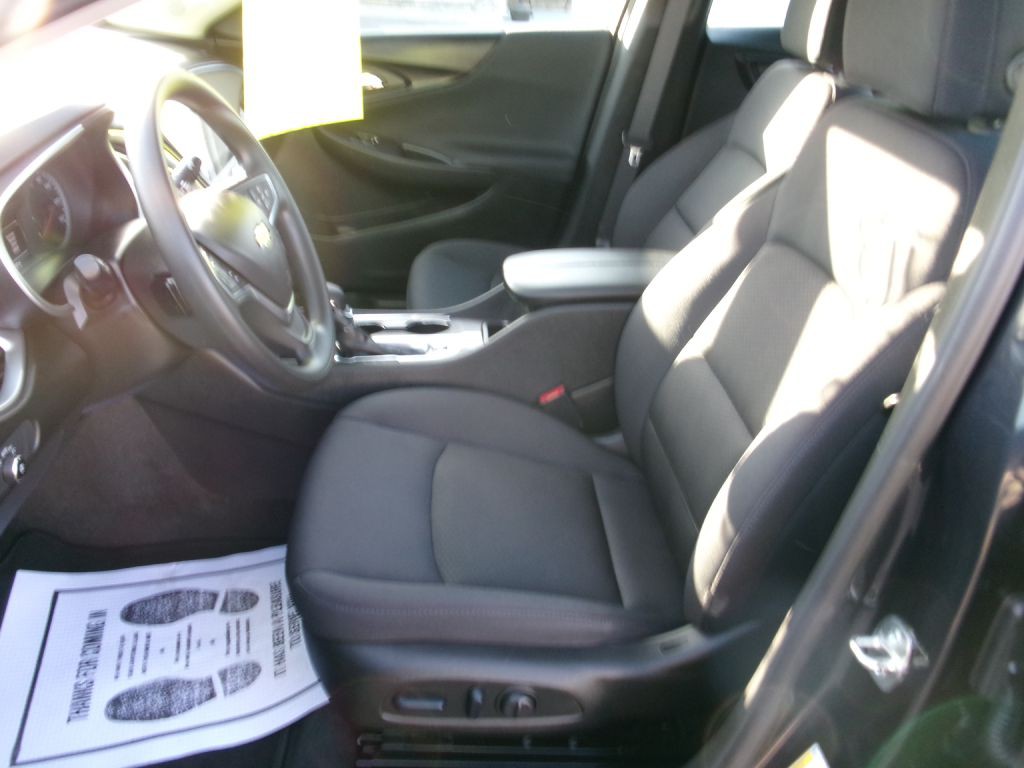 2023 Chevrolet Malibu Image 8