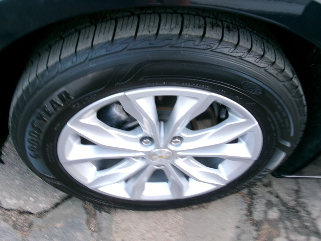 2023 Chevrolet Malibu Image 17