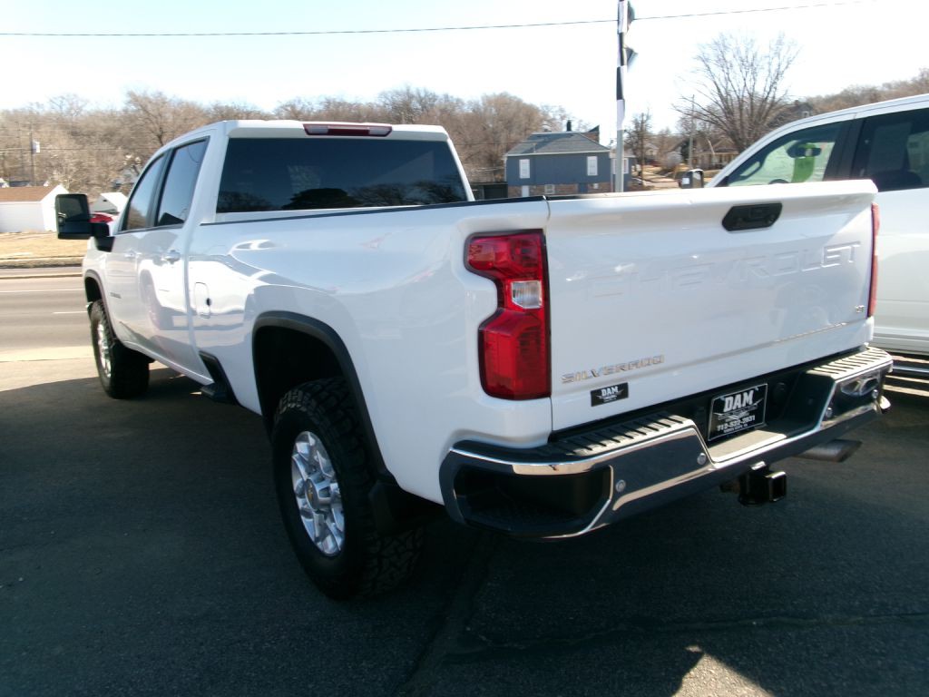 2023 Chevrolet Silverado 1500 Image 2