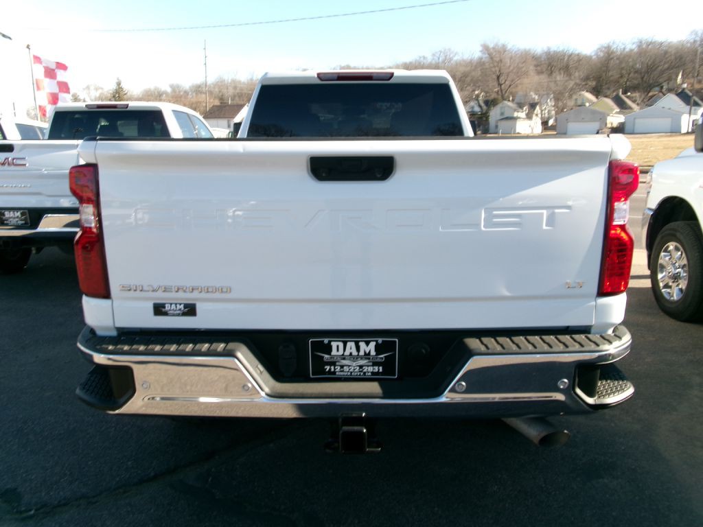 2023 Chevrolet Silverado 1500 Image 3