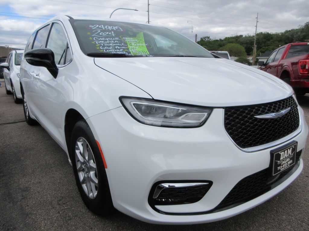 2024 Chrysler Pacifica Image 6