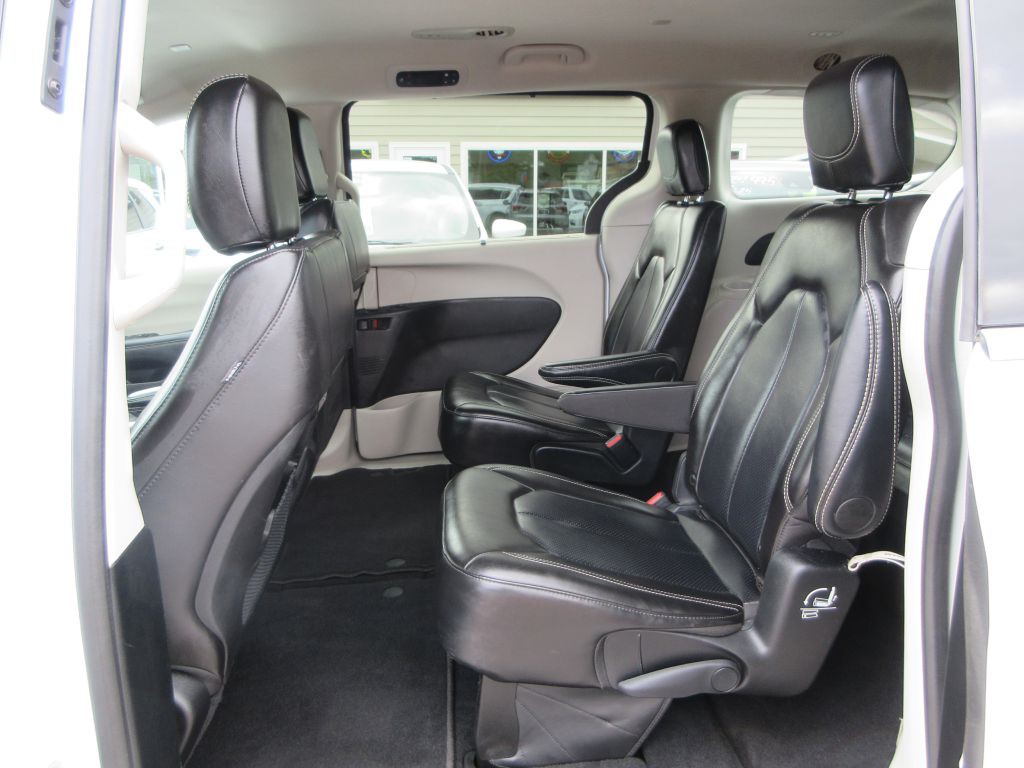 2024 Chrysler Pacifica Image 9